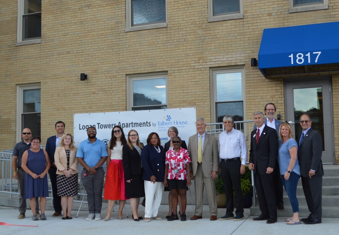 Group photo in front of building